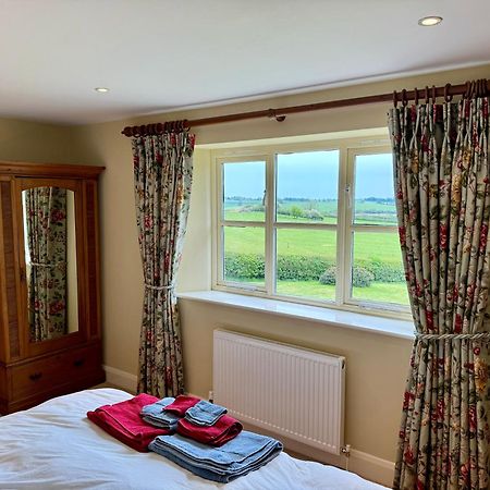 Cockley Hill Farm Bed & Breakfast Brackley  Bagian luar foto